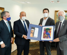 O governador Carlos Massa Ratinho Junior recebeu nesta quinta-feira (4), no Palácio Iguaçu, em Curitiba, o governador da província argentina de Tucumán, Juan Luis Manzur,