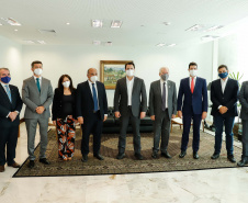 O governador Carlos Massa Ratinho Junior recebeu nesta quinta-feira (4), no Palácio Iguaçu, em Curitiba, o governador da província argentina de Tucumán, Juan Luis Manzur,