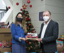 A participação dos servidores da Secretaria do Desenvolvimento Urbano e de Obras Públicas e Paranacidade, na Campanha Natal Voluntário resultou na doação de mais de 1500 brinquedos que serão entregues a crianças carentes. . Foto:SEDU