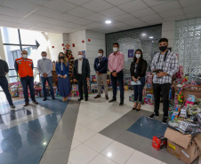 A participação dos servidores da Secretaria do Desenvolvimento Urbano e de Obras Públicas e Paranacidade, na Campanha Natal Voluntário resultou na doação de mais de 1500 brinquedos que serão entregues a crianças carentes. . Foto:SEDU