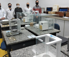 O Laboratório de Curitiba – Lacut, do Instituto de Pesos e Medidas do Paraná (Ipem-PR), recebeu a Equipe Avaliadora de Laboratórios de Calibração do Instituto Nacional de Metrologia, Qualidade e Tecnologia – Inmetro, entre segunda e quarta-feira (7 a 9). Os profissionais vieram para a renovação do Certificado de Acreditação emitido pela Coordenação Geral de Acreditação do Inmetro. Foto: IPEM