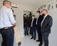 O governador Carlos Massa Ratinho Junior e o Ministro do Desenvolvimento Regional, Rogério Marinho  visitam nesta quinta-feira (1), em Araucaria a  TecVerde empresa da área de Construção Civil que executa edificações em Wood Frame.Araucaria, 10/12/2020 - Foto: Geraldo Bubniak/AEN