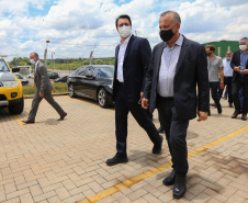 O governador Carlos Massa Ratinho Junior e o Ministro do Desenvolvimento Regional, Rogério Marinho  visitam nesta quinta-feira (1), em Araucaria a  TecVerde empresa da área de Construção Civil que executa edificações em Wood Frame.Araucaria, 10/12/2020 - Foto: Geraldo Bubniak/AEN
