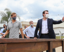 O governador Carlos Massa Ratinho Junior e o Ministro do Desenvolvimento Regional, Rogério Marinho  visitam nesta quinta-feira (1), em Araucaria a  TecVerde empresa da área de Construção Civil que executa edificações em Wood Frame.Araucaria, 10/12/2020 - Foto: Geraldo Bubniak/AEN
