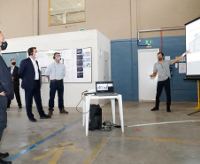 O governador Carlos Massa Ratinho Junior visitou nesta quinta-feira (10), ao lado do ministro do Desenvolvimento Regional, Rogério Marinho, a sede da construtora Tecverde, em Araucária, na Região Metropolitana de Curitiba (RMC). A empresa paranaense, fundada em 2009, é especialista no uso de uma tecnologia de origem alemã, baseada no uso da madeira, que pode acelerar a construção de casas populares.