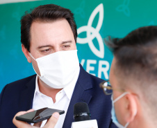 O governador Carlos Massa Ratinho Junior visitou nesta quinta-feira (10), ao lado do ministro do Desenvolvimento Regional, Rogério Marinho, a sede da construtora Tecverde, em Araucária, na Região Metropolitana de Curitiba (RMC). A empresa paranaense, fundada em 2009, é especialista no uso de uma tecnologia de origem alemã, baseada no uso da madeira, que pode acelerar a construção de casas populares.
