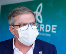 O governador Carlos Massa Ratinho Junior visitou nesta quinta-feira (10), ao lado do ministro do Desenvolvimento Regional, Rogério Marinho, a sede da construtora Tecverde, em Araucária, na Região Metropolitana de Curitiba (RMC). A empresa paranaense, fundada em 2009, é especialista no uso de uma tecnologia de origem alemã, baseada no uso da madeira, que pode acelerar a construção de casas populares.