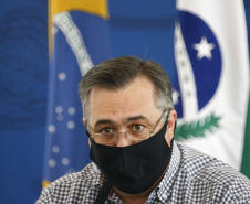 O governador Carlos Massa Ratinho Junior destacou nesta sexta-feira (11) que o Paraná está preparado para a campanha de vacinação contra o novo coronavírus assim que as vacinas forem aprovadas pelos órgãos reguladores. Ele também disse que a imunização respeitará o calendário nacional, que o Estado continua conversando com laboratórios e que tem R$ 200 milhões disponíveis para eventual aquisição, se necessário.Foto: Jonathan Campos/AEN