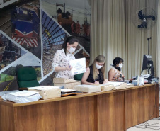 O Departamento de Estradas de Rodagem do Paraná (DER/PR) realizou na sexta-feira
(11) a abertura dos envelopes com as propostas de preços da licitação para executar as
obras de duplicação da BR-277 em Guarapuava, na região Centro-Sul. Foto:DER
