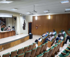 O Departamento de Estradas de Rodagem do Paraná (DER/PR) realizou na sexta-feira
(11) a abertura dos envelopes com as propostas de preços da licitação para executar as
obras de duplicação da BR-277 em Guarapuava, na região Centro-Sul. Foto:DER