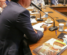 O governador Carlos Massa Ratinho Junior participa  nesta segunda-feira (14)  de videoconferencia com secretarios e empresarios  sobre o Plano Estadual de Retomada e Desenvolvimento Economico, no Palacio Iguacu. Na foto, secretário de Estado do Planejamento e Projetos Estruturantes, Valdemar Bernardo Jorge Curitiba, 14/11/2020. Foto: Geraldo Bubniak/AEN