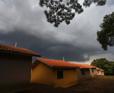 As 20 casas populares do conjunto habitacional erguido no bairro Jardim Planalto em Guaraniaçu, na região Oeste do Estado, serão entregues no começo de 2021. O empreendimento é uma parceria do Governo do Paraná, da Itaipu Binacional e da prefeitura do município e recebeu investimento de R$ 1.035.744,30. Ele se soma a projetos similares que estão em andamento em outros 15 municípios. - 02-12-2020 -  Foto: Jonathan Campos/ AEN