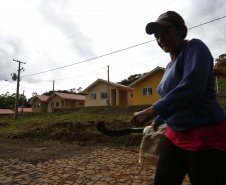 As 20 casas populares do conjunto habitacional erguido no bairro Jardim Planalto em Guaraniaçu, na região Oeste do Estado, serão entregues no começo de 2021. O empreendimento é uma parceria do Governo do Paraná, da Itaipu Binacional e da prefeitura do município e recebeu investimento de R$ 1.035.744,30. Ele se soma a projetos similares que estão em andamento em outros 15 municípios. - 02-12-2020 -  Foto: Jonathan Campos/ AEN