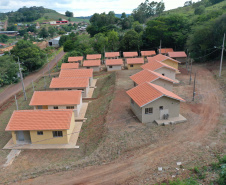As 20 casas populares do conjunto habitacional erguido no bairro Jardim Planalto em Guaraniaçu, na região Oeste do Estado, serão entregues no começo de 2021. O empreendimento é uma parceria do Governo do Paraná, da Itaipu Binacional e da prefeitura do município e recebeu investimento de R$ 1.035.744,30. Ele se soma a projetos similares que estão em andamento em outros 15 municípios. - 02-12-2020 -  Foto: Alessandro Vieira/ AEN