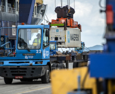Ampliada a capacidadede carregamento de contêineres no Porto de Paranaguá.
