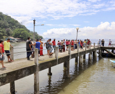 Portos do Paraná entrega cestas básicas a comunidades isoladas.
