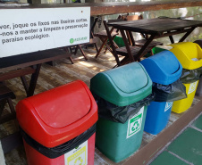 Selo Verde mobiliza Ilha do Mel para descarte correto de resíduos