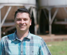 Igor Bonk (Astorga) aplicou o lodo por indicação do agrônomo de sua cooperativa
Foto: SANEPAR