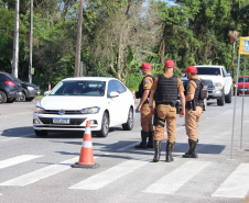No Réveillon 2021, entre os dias 31 de dezembro e 03 de janeiro, os policiais militares do Batalhão de Polícia Rodoviária (BPRv) registraram 50 acidentes, com 81 feridos e sete óbitos em todo o Paraná