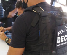 A Polícia Civil do Paraná (PCPR) prendeu preventivamente nove pessoas suspeitas de envolvimento em fraude à licitação para aquisição de luminárias de LED na cidade de Foz do Iguaçu. As prisões ocorreram nesta quinta-feira (07), em Curitiba e Pontal do Paraná, no Litoral do Estado, e em Balneário Camboriú (SC). A ação contou com o apoio do Ministério Público do Paraná. Foto: Divulgação PCPR