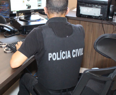 A Polícia Civil do Paraná (PCPR) prendeu preventivamente nove pessoas suspeitas de envolvimento em fraude à licitação para aquisição de luminárias de LED na cidade de Foz do Iguaçu. As prisões ocorreram nesta quinta-feira (07), em Curitiba e Pontal do Paraná, no Litoral do Estado, e em Balneário Camboriú (SC). A ação contou com o apoio do Ministério Público do Paraná. Foto: Divulgação PCPR