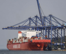 O volume de cargas importadas e exportadas em contêineres em 2020, pelo Porto de Paranaguá, aumentou 6% em relação a 2019. Foram 8.541.091 toneladas, 508.664 toneladas a mais que no ano anterior. Os produtos conteinerizados representam 14,9% da movimentação geral dos portos do Paraná. Foto: Jonathan Campos / ANP