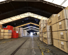 O volume de cargas importadas e exportadas em contêineres em 2020, pelo Porto de Paranaguá, aumentou 6% em relação a 2019. Foram 8.541.091 toneladas, 508.664 toneladas a mais que no ano anterior. Os produtos conteinerizados representam 14,9% da movimentação geral dos portos do Paraná.