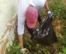 A Secretaria de Estado da Saúde divulgou nesta terça-feira (12) o primeiro boletim de 2021 com os dados do monitoramento da dengue no Estado. A Secretaria da Saúde realiza neste momento força-tarefa para atendimento a um surto no município de Sengés, na região dos Campos Gerais. As equipes detectaram e removeram de forma mecânica centenas de criadouros em recipientes usados para armazenar água como baldes, caixas d´água e tanques.  -  Foto: Divulgação SESA