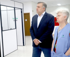 A tecnologia sem dúvida é uma grande aliada nos dias atuais e facilita a vida de muita gente, mas todo o cuidado é pouco com os golpes digitais. Para isso, o Procon-PR, órgão vinculado a Secretaria da Justiça, Família e Trabalho do Paraná orienta o consumidor sobre os cuidados que devem ser tomados com os golpes, agora através do PIX. Na foto, o secretário da Justiça, Ney Leprevost e a diretora do Procon-PR, Claudia Silvano  -  Curitiba, 14/01/2021  -  Foto: Divulgação SEJUF