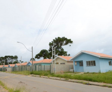  Moradores de Piraquara têm até o dia 24 de janeiro para se inscreverem no cadastro de pretendentes da Cohapar e participarem do processo de seleção de 47 casas populares que estão em fase final de construção na cidade, na região metropolitana de Curitiba. As inscrições são gratuitas e devem ser feitas exclusivamente pelo site cohapar.pr.gov.br/cadastro. (Foto: Guilherme Santos / Cohapar)