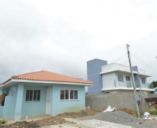  Moradores de Piraquara têm até o dia 24 de janeiro para se inscreverem no cadastro de pretendentes da Cohapar e participarem do processo de seleção de 47 casas populares que estão em fase final de construção na cidade, na região metropolitana de Curitiba. As inscrições são gratuitas e devem ser feitas exclusivamente pelo site cohapar.pr.gov.br/cadastro. (Foto: Guilherme Santos / Cohapar)