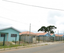  Moradores de Piraquara têm até o dia 24 de janeiro para se inscreverem no cadastro de pretendentes da Cohapar e participarem do processo de seleção de 47 casas populares que estão em fase final de construção na cidade, na região metropolitana de Curitiba. As inscrições são gratuitas e devem ser feitas exclusivamente pelo site cohapar.pr.gov.br/cadastro. (Foto: Guilherme Santos / Cohapar)
