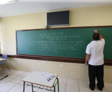 O vice governador Darci Piana recebe neste domingo  (17)  o ministro da Educação, Milton Ribeiro, no Colégio Estadual Pedro Macedo, no bairro Portão em Curitiba  para acompanhar a aplicação prova do Exame Nacional do Ensino Médio (Enem) 2020.  A visita o  contou com a presenca do secretário de Estado da Educação e do Esporte, Renato Feder.     Curitiba, 17/01/2021 -  Foto: Geraldo Bubniak/AEN