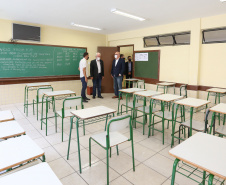 O vice governador Darci Piana recebe neste domingo  (17)  o ministro da Educação, Milton Ribeiro, no Colégio Estadual Pedro Macedo, no bairro Portão em Curitiba  para acompanhar a aplicação prova do Exame Nacional do Ensino Médio (Enem) 2020.  A visita o  contou com a presenca do secretário de Estado da Educação e do Esporte, Renato Feder.     Curitiba, 17/01/2021 -  Foto: Geraldo Bubniak/AEN