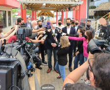 O vice governador Darci Piana recebe neste domingo  (17)  o ministro da Educação, Milton Ribeiro, no Colégio Estadual Pedro Macedo, no bairro Portão em Curitiba  para acompanhar a aplicação prova do Exame Nacional do Ensino Médio (Enem) 2020.  A visita o  contou com a presenca do secretário de Estado da Educação e do Esporte, Renato Feder.     Curitiba, 17/01/2021 -  Foto: Geraldo Bubniak/AEN