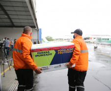 Dsitribuicao  das vacinas contra a Covid-19 no Aeroporto Bacacheri em Curitiba com aeronaves do Governo do Estado -  19/01/2021 - Foto: Geraldo Bubniak/AEN