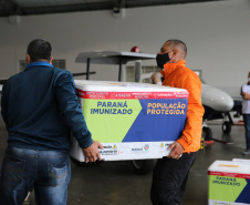 Dsitribuicao  das vacinas contra a Covid-19 no Aeroporto Bacacheri em Curitiba com aeronaves do Governo do Estado -  19/01/2021 - Foto: Geraldo Bubniak/AEN