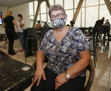 CASCAVEL - Dsitribuição  das vacinas contra a Covid-19.  Lourdes Bandoch de Oliveira, 60 anos. 19/01/2021 - Foto: Jonathan Campos/AEN