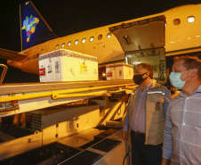 As vacinas Oxford/AstraZeneca, desenvolvidas em parceria com a Fundação Oswaldo Cruz (Fiocruz), devem chegaram no Aeroporto Internacional Afonso Pena, em São José dos Pinhais, na Região Metropolitana de Curitiba. 
