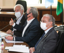 Representantes do setor produtivo paranaense, do Governo do Estado, do Ministério da Infraestrutura e a bancada de deputados federais discutiram nesta segunda-feira (25) o modelo de concessão do novo Anel de Integração do Estado, que deve entrar em leilão até o final deste ano. Foto: Gelson Bampi