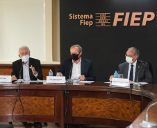 Representantes do setor produtivo paranaense, do Governo do Estado, do Ministério da Infraestrutura e a bancada de deputados federais discutiram nesta segunda-feira (25) o modelo de concessão do novo Anel de Integração do Estado, que deve entrar em leilão até o final deste ano. Foto: Gelson Bampi