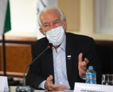 Representantes do setor produtivo paranaense, do Governo do Estado, do Ministério da Infraestrutura e a bancada de deputados federais discutiram nesta segunda-feira (25) o modelo de concessão do novo Anel de Integração do Estado, que deve entrar em leilão até o final deste ano. Foto: Gelson Bampi