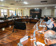 Representantes do setor produtivo paranaense, do Governo do Estado, do Ministério da Infraestrutura e a bancada de deputados federais discutiram nesta segunda-feira (25) o modelo de concessão do novo Anel de Integração do Estado, que deve entrar em leilão até o final deste ano. Foto: Gelson Bampi
