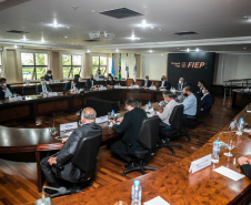 Representantes do setor produtivo paranaense, do Governo do Estado, do Ministério da Infraestrutura e a bancada de deputados federais discutiram nesta segunda-feira (25) o modelo de concessão do novo Anel de Integração do Estado, que deve entrar em leilão até o final deste ano. Foto: Gelson Bampi