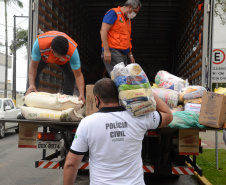 PCPR entrega à Defesa Civil cinco toneladas de doações para vítimas de enchentes de Guaraqueçaba  -  Foto: Divulgação Polícia Civil do Paraná/SESP