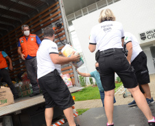 PCPR entrega à Defesa Civil cinco toneladas de doações para vítimas de enchentes de Guaraqueçaba  -  Foto: Divulgação Polícia Civil do Paraná/SESP
