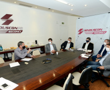 Em encontro com o secretário nacional de Habitação e empresários da indústria da construção civil, presidente da Cohapar reiterou a importância da iniciativa privada no atendimento às demandas de moradia da população. Companhia tem atuado para viabilizar novos projetos e a liberação de recursos federais para a construção de novos empreendimentos. (Foto: Guilherme Santos / Cohapar).
