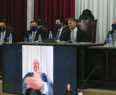 O governador Carlos Massa Ratinho Junior participou nesta quarta-feira (27) da posse da nova mesa diretora do Tribunal de Contas do Paraná (TCE), eleita em dezembro no passado para o comando do órgão de controle no biênio 2020-2021. O conselheiro Fabio Camargo assume a presidência do TCE no lugar de Nestor Baptista, Ivan Bonilha passa a ocupar a vice-presidência e Fernando Guimarães o cargo de corregedor-geral.  Foto: Jonathan Campos/AEN