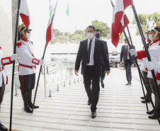 O governador Carlos Massa Ratinho Junior participou nesta quarta-feira (27) da posse da nova mesa diretora do Tribunal de Contas do Paraná (TCE), eleita em dezembro no passado para o comando do órgão de controle no biênio 2020-2021. O conselheiro Fabio Camargo assume a presidência do TCE no lugar de Nestor Baptista, Ivan Bonilha passa a ocupar a vice-presidência e Fernando Guimarães o cargo de corregedor-geral.  Foto: Jonathan Campos/AEN