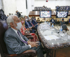 O governador Carlos Massa Ratinho Junior participou nesta quarta-feira (27) da posse da nova mesa diretora do Tribunal de Contas do Paraná (TCE), eleita em dezembro no passado para o comando do órgão de controle no biênio 2020-2021. O conselheiro Fabio Camargo assume a presidência do TCE no lugar de Nestor Baptista, Ivan Bonilha passa a ocupar a vice-presidência e Fernando Guimarães o cargo de corregedor-geral.  Foto: Jonathan Campos/AEN